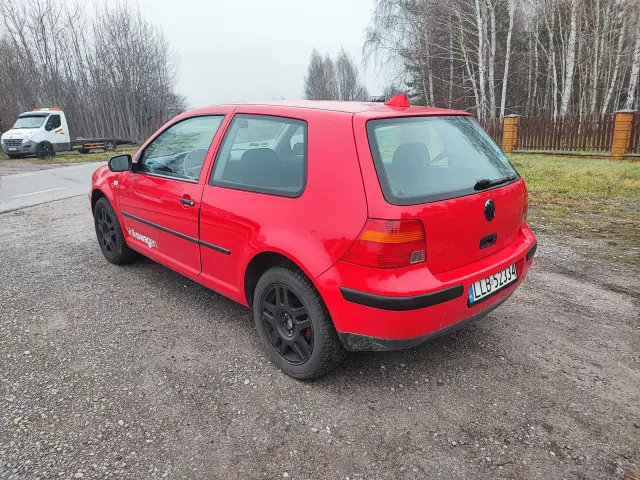VOLKSWAGEN Golf 
