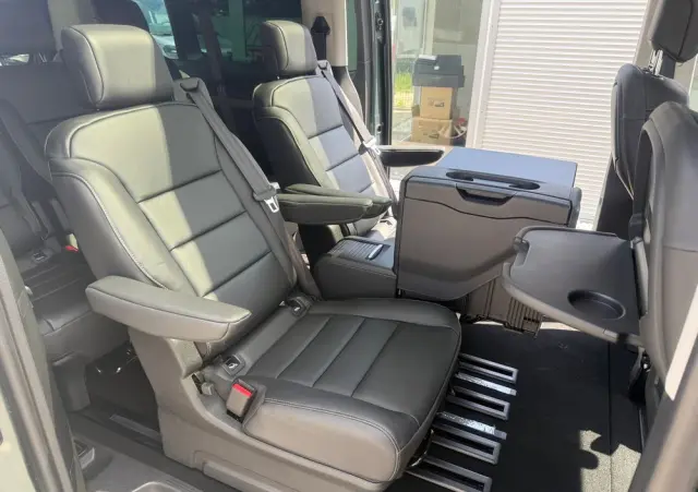 PEUGEOT Traveller 2.0 BlueHDi Long Business VIP EAT8