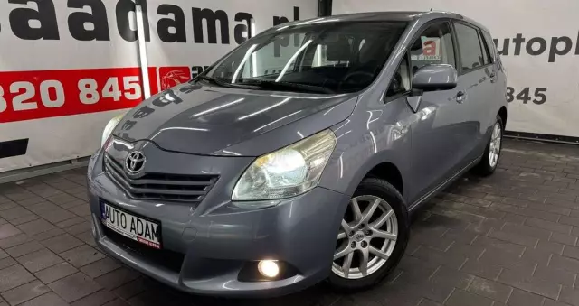 TOYOTA Verso 