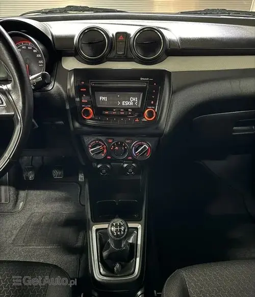 SUZUKI Swift 