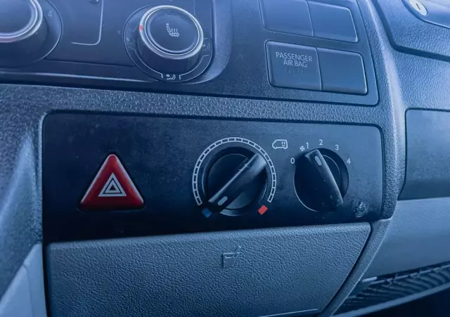 VOLKSWAGEN Transporter T5 4MOTION GP BiTDI MR`10 E5 3.2t 