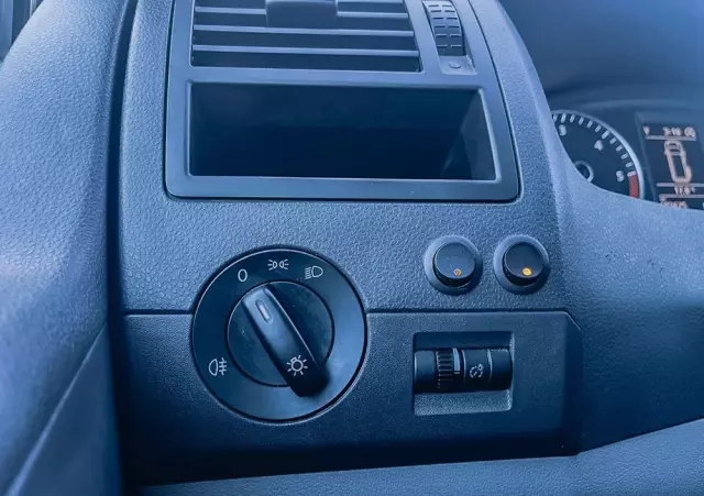 VOLKSWAGEN Transporter T5 4MOTION GP BiTDI MR`10 E5 3.2t 