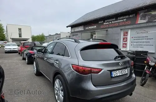 INFINITI QX70 