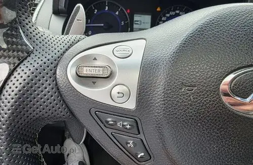 INFINITI QX70 