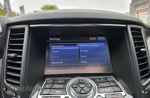 INFINITI QX70 
