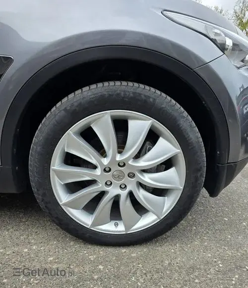 INFINITI QX70 