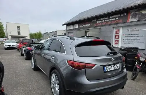 INFINITI QX70 