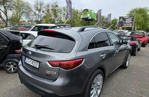 INFINITI QX70 