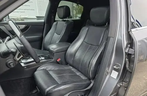 INFINITI QX70 