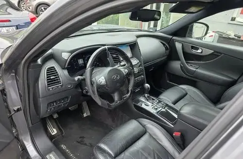 INFINITI QX70 