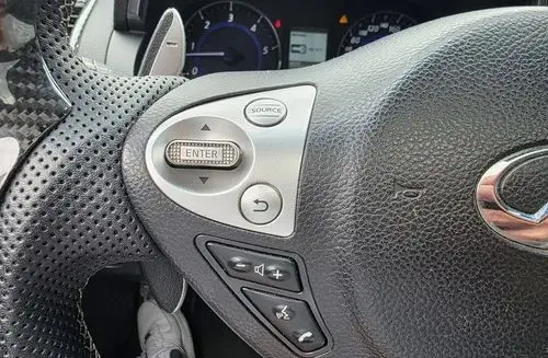 INFINITI QX70 