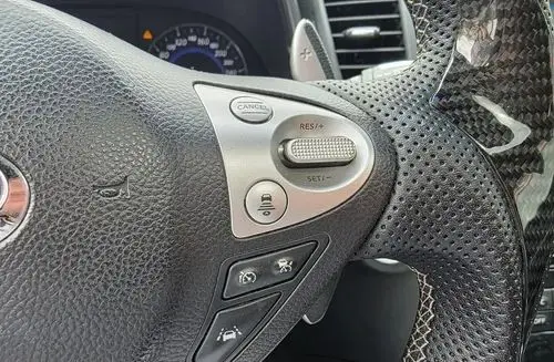 INFINITI QX70 