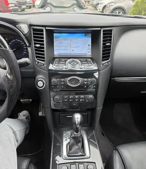 INFINITI QX70 