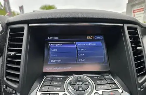 INFINITI QX70 