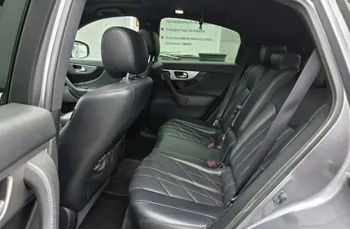 INFINITI QX70 