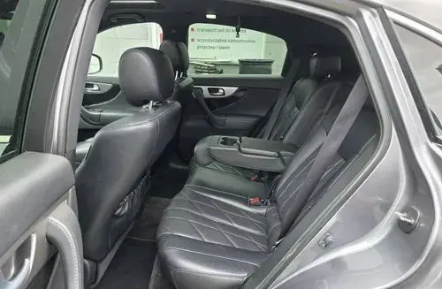 INFINITI QX70 