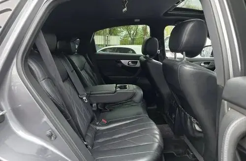 INFINITI QX70 
