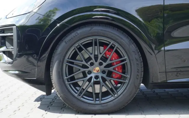 PORSCHE Cayenne GTS