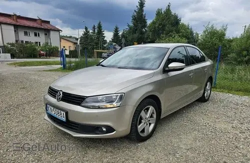 VOLKSWAGEN Jetta 
