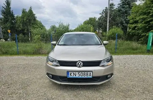 VOLKSWAGEN Jetta 