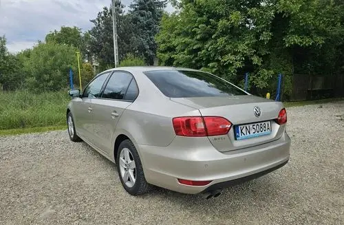 VOLKSWAGEN Jetta 
