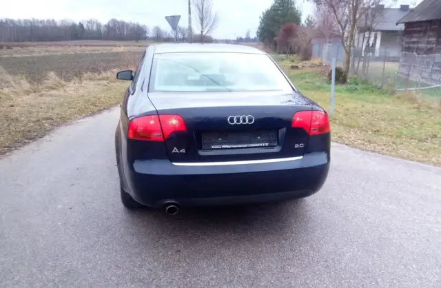 AUDI A4 
