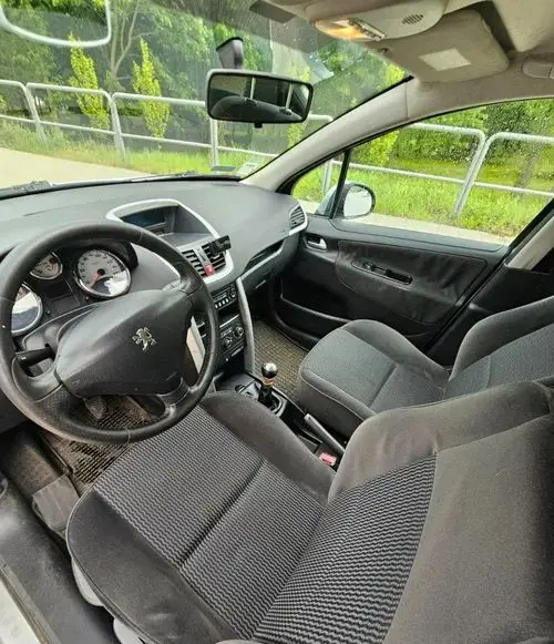 PEUGEOT 207 