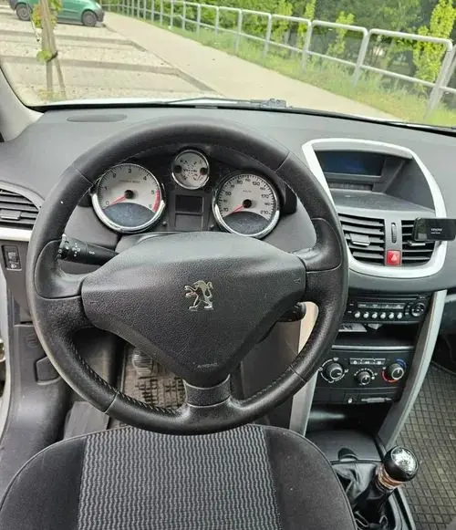 PEUGEOT 207 