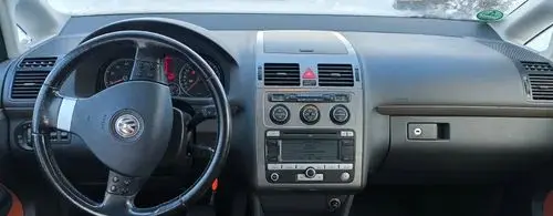 VOLKSWAGEN Touran 