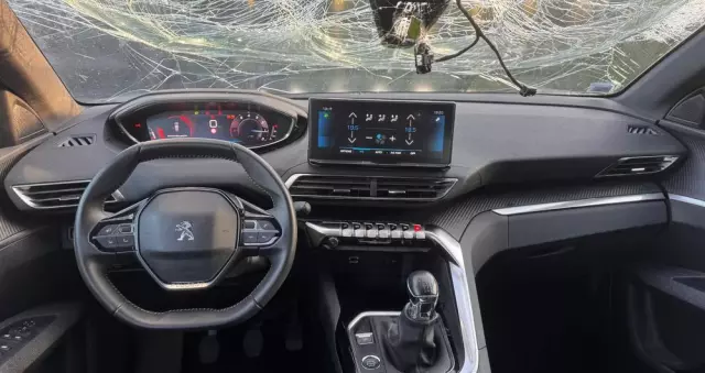 PEUGEOT 5008 1.2 PureTech Active S&S