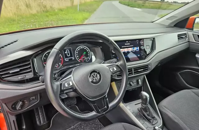 VOLKSWAGEN Polo 