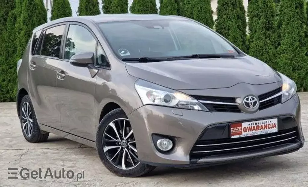 TOYOTA Verso 