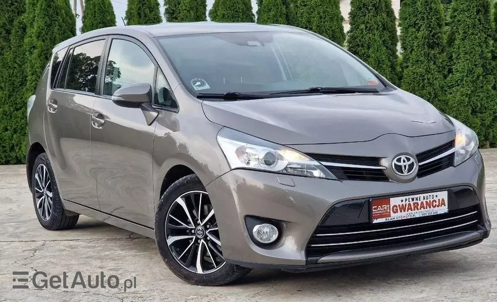 TOYOTA Verso 