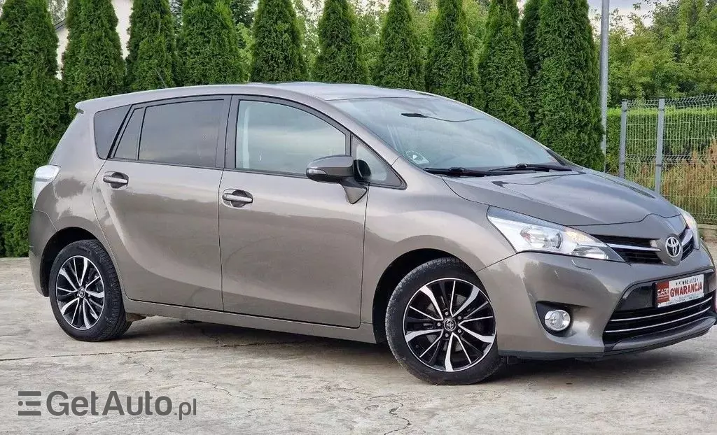 TOYOTA Verso 