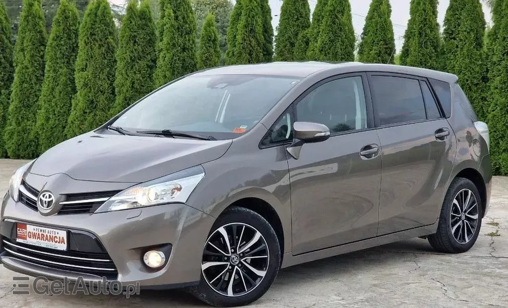 TOYOTA Verso 