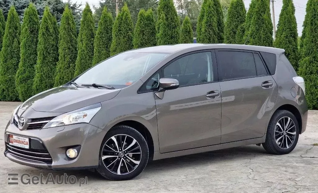 TOYOTA Verso 