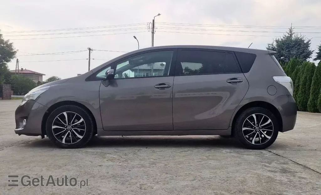TOYOTA Verso 