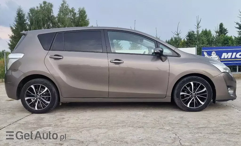 TOYOTA Verso 