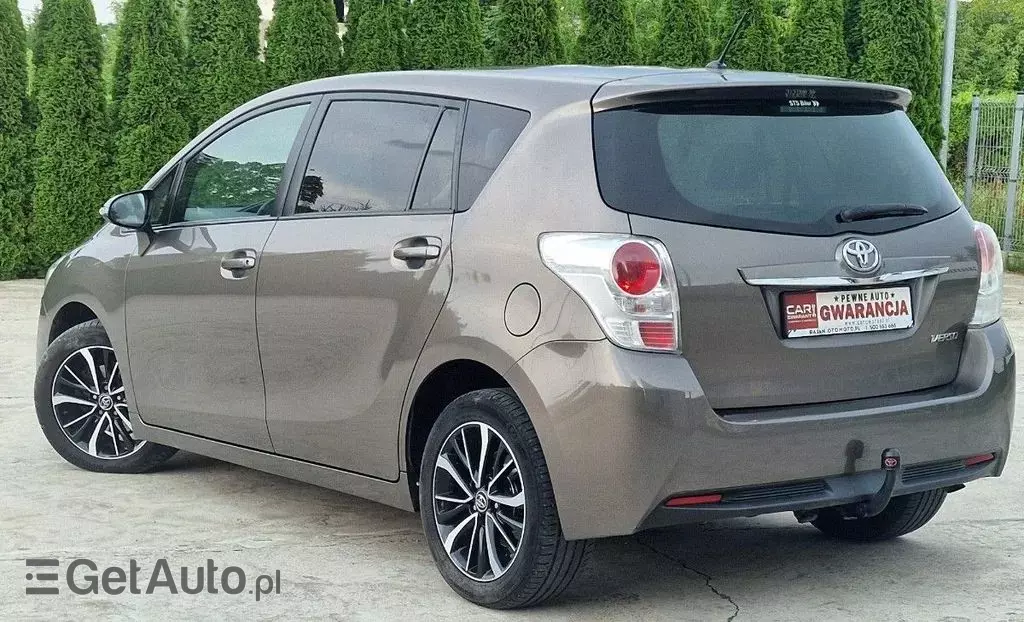 TOYOTA Verso 
