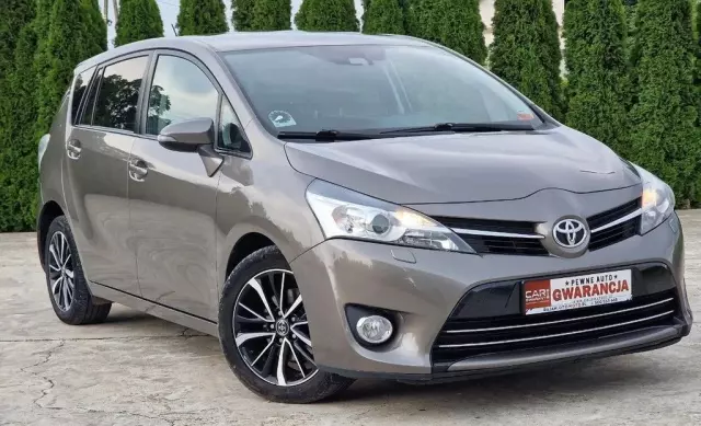 TOYOTA Verso 