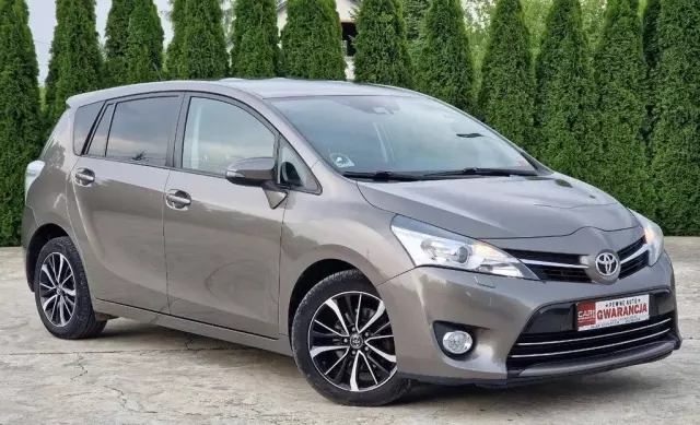 TOYOTA Verso 