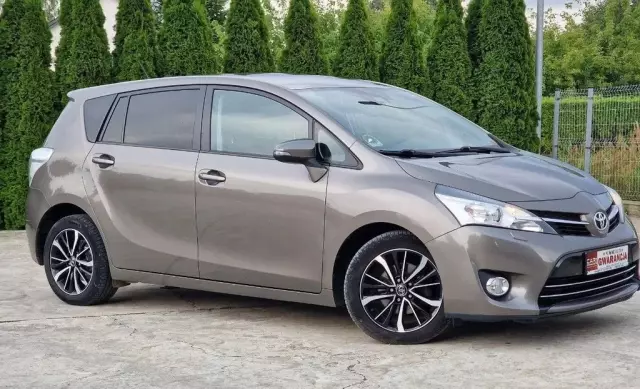 TOYOTA Verso 