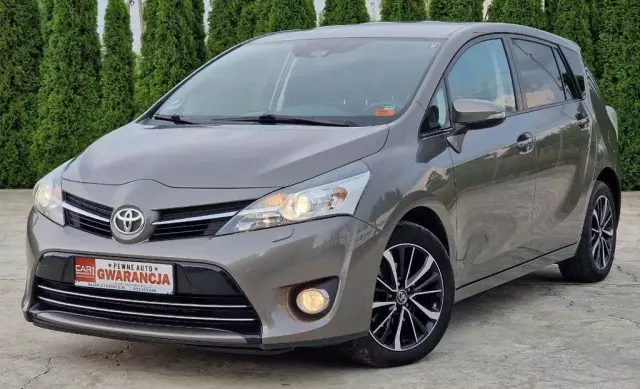 TOYOTA Verso 