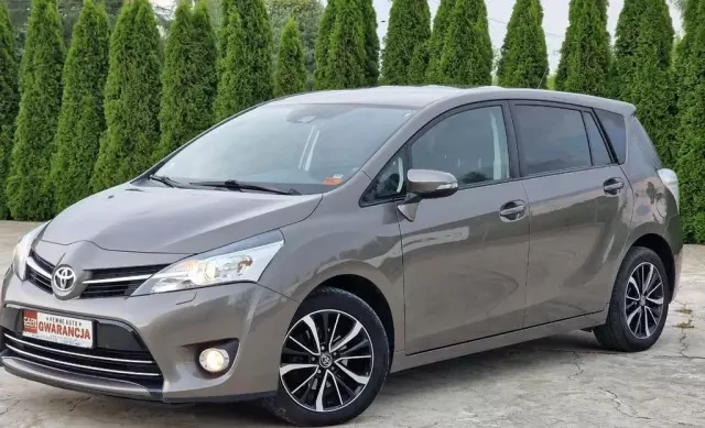 TOYOTA Verso 