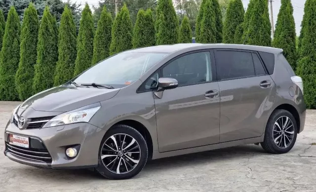 TOYOTA Verso 
