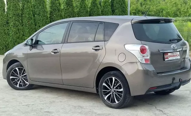 TOYOTA Verso 