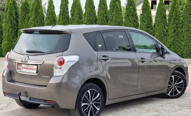 TOYOTA Verso 