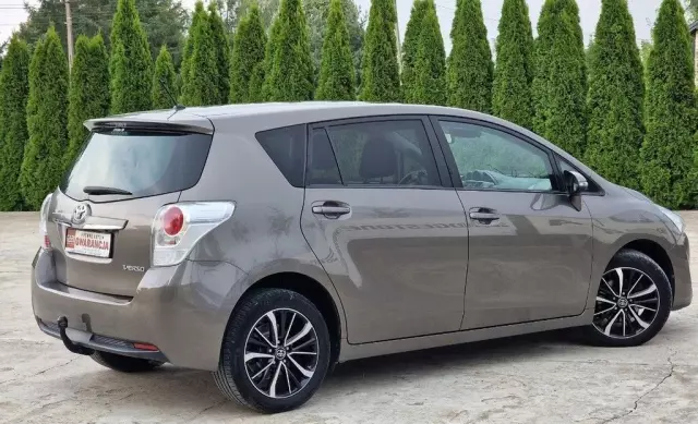 TOYOTA Verso 