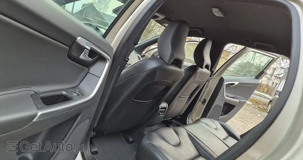 VOLVO XC 60 D4 Drive-E Summum