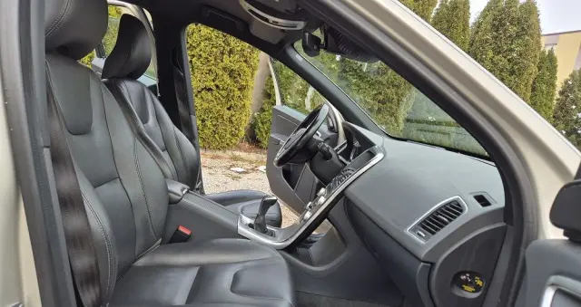 VOLVO XC 60 D4 Drive-E Summum